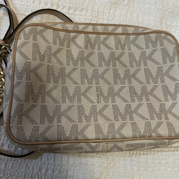 Micheal kors crossbody - Picture 3 of 5
